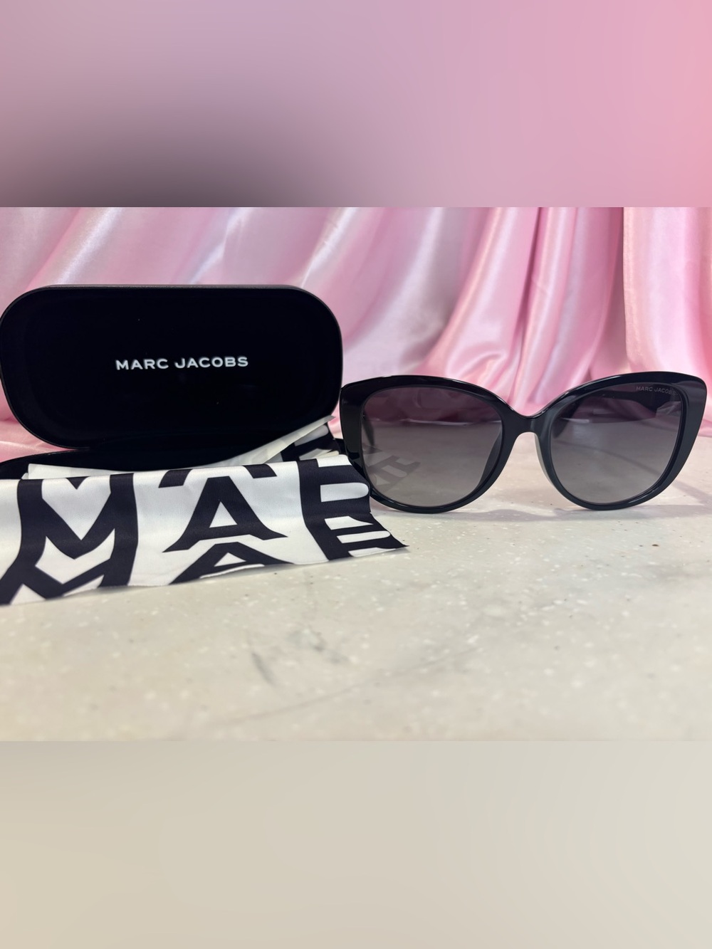 Marc Jacobs Black Cat-Eye Sunglasses with Gradient Lenses